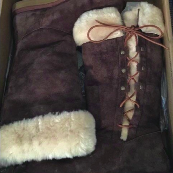 UGG Suede Winter Boots Style Upside - Picture 3 of 8